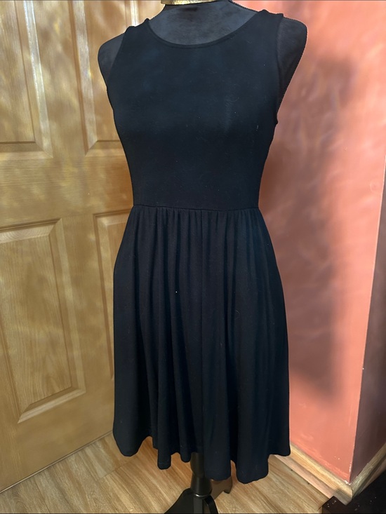 Apt. 9 Dresses & Skirts - Apt. 9 Black Sleeveless Midi Dress with Flared Skirt